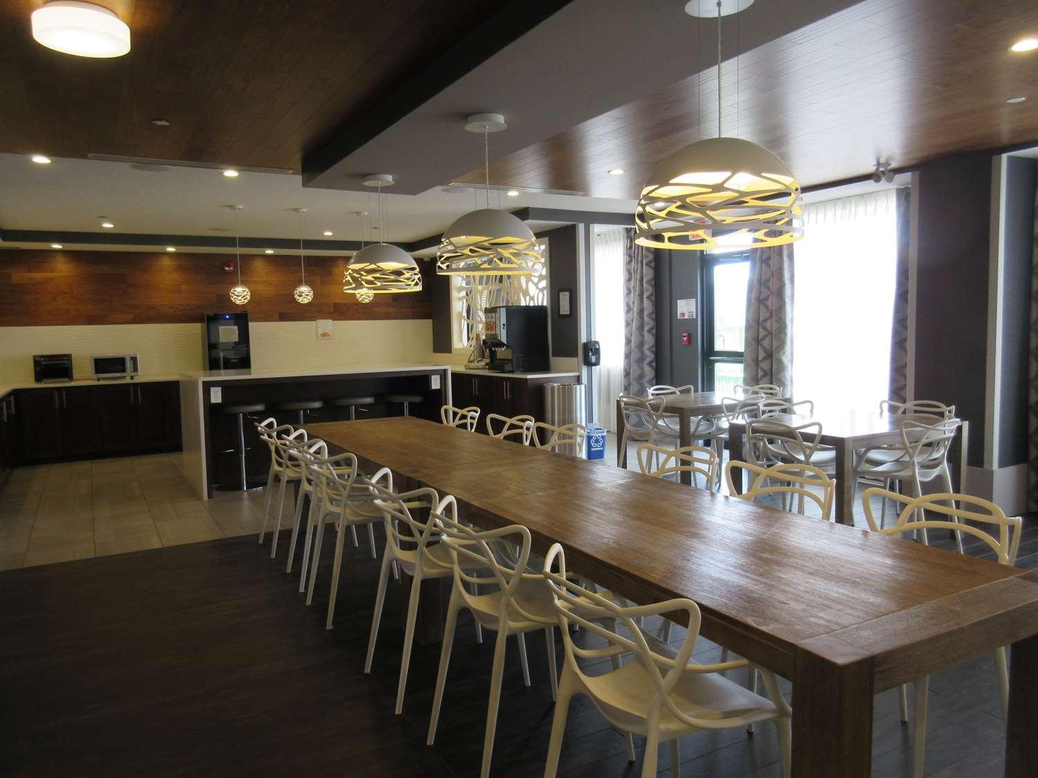 Best Western Plus Airdrie Gateway Exterior photo