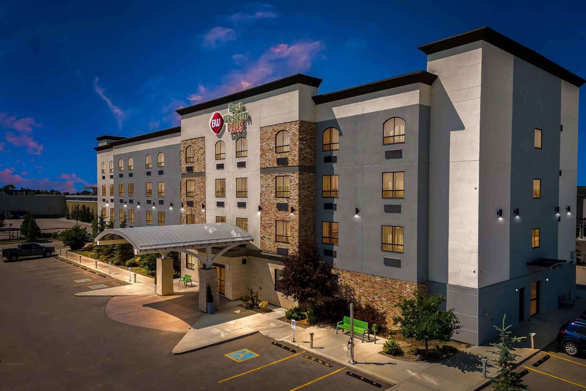 Best Western Plus Airdrie Gateway Exterior photo