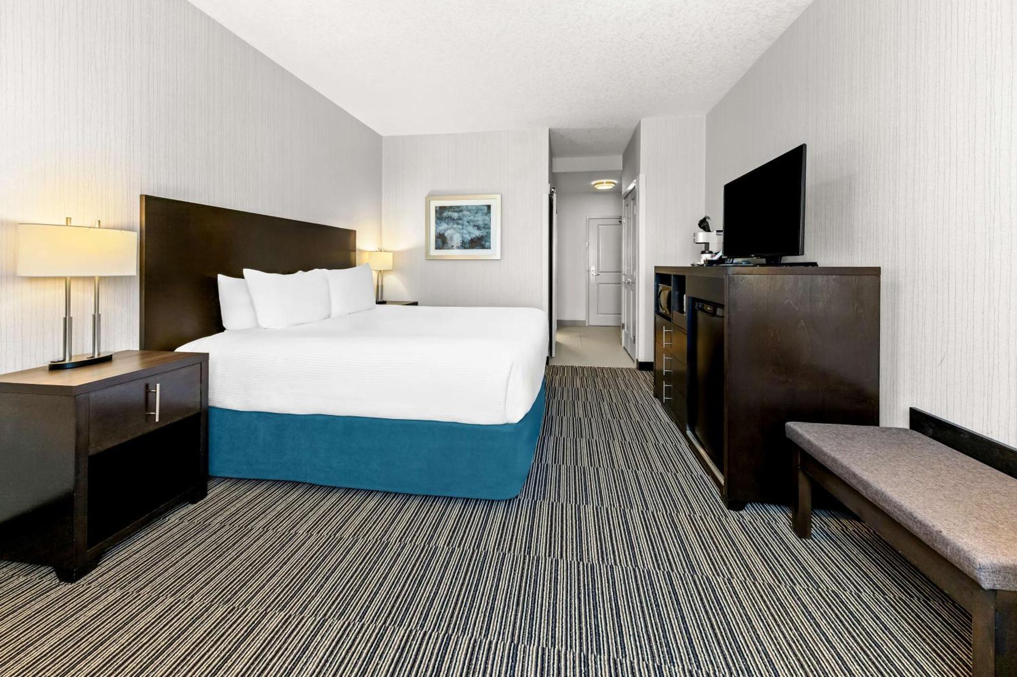Best Western Plus Airdrie Gateway Exterior photo