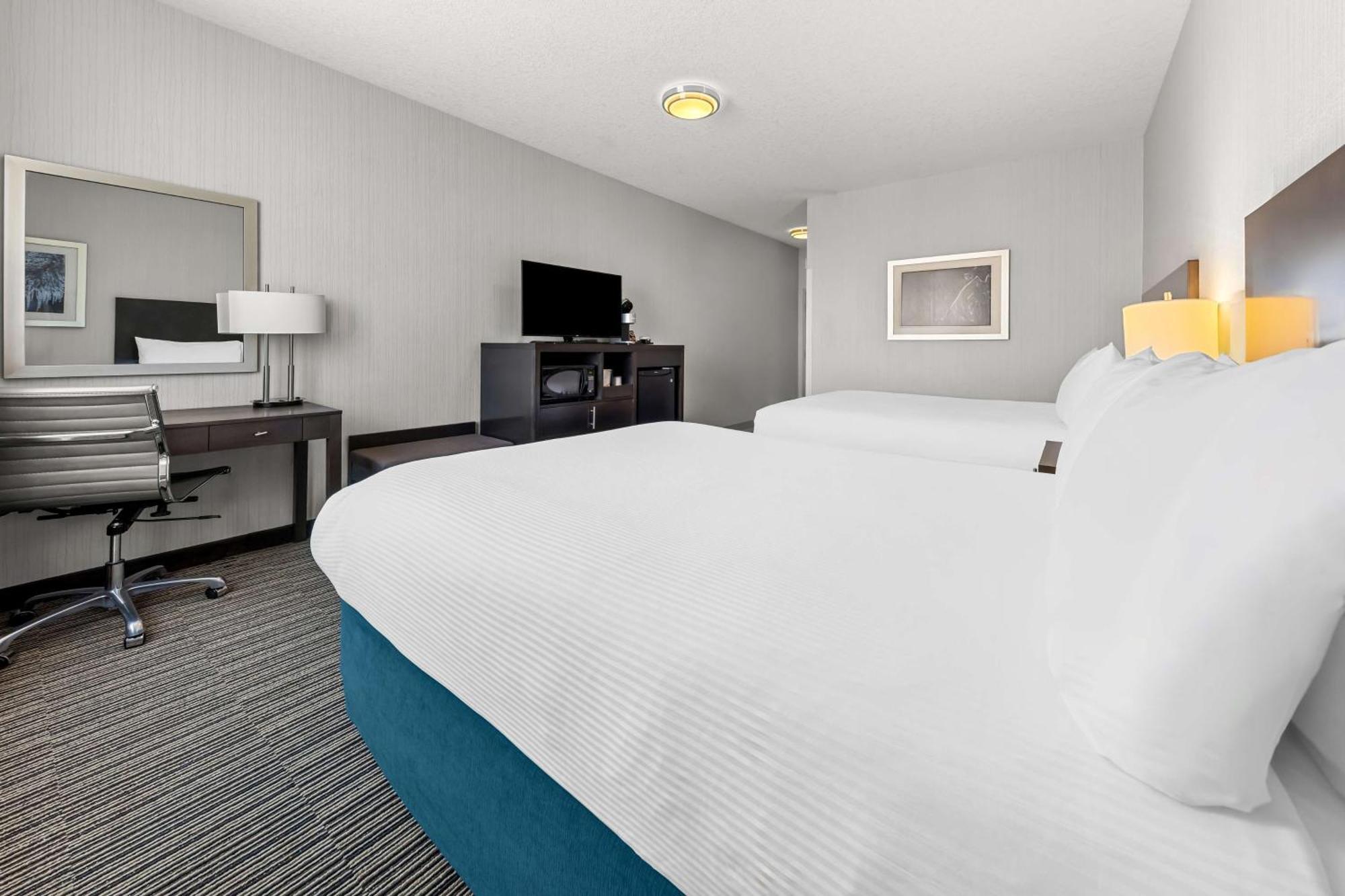 Best Western Plus Airdrie Gateway Exterior photo