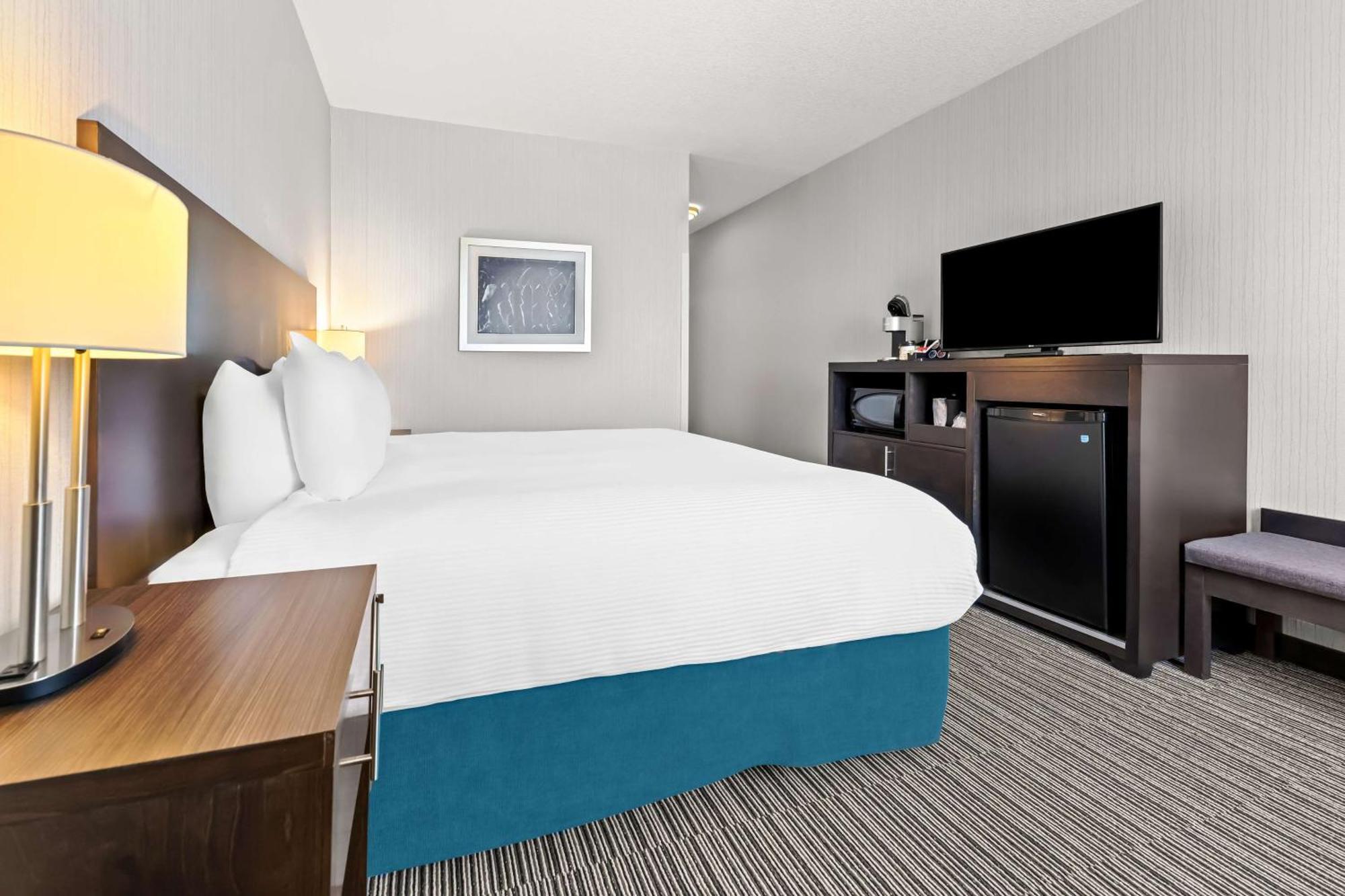 Best Western Plus Airdrie Gateway Exterior photo